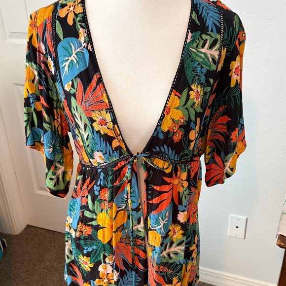 Angie Multicolor Floral V-Neck Blouse - Picture 5 of 5
